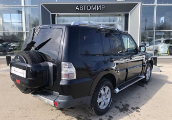 Подержанный автомобиль Mitsubishi Pajero 2008 года (5 фото)