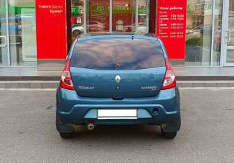 Подержанный автомобиль Renault Sandero 2012 года (6 фото)