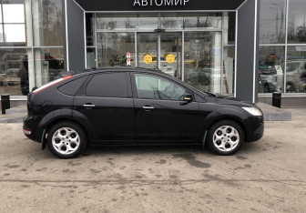 Подержанный автомобиль Ford Focus Hatchback 2010 года (4 фото)