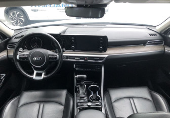 Подержанный автомобиль Kia K5 2021 года (10 фото)