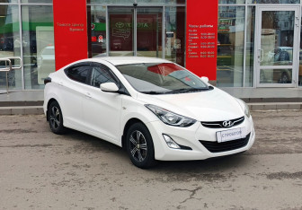Подержанный автомобиль Hyundai Elantra Sedan 2015 года (3 фото)