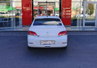 Подержанный автомобиль Peugeot 408 2014 года (6 фото)