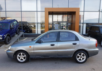 Подержанный автомобиль Chevrolet Lanos 2008 года (8 фото)
