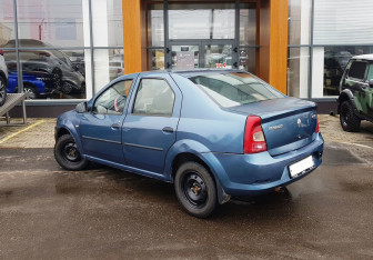 Подержанный автомобиль Renault Logan Sedan 2011 года (7 фото)