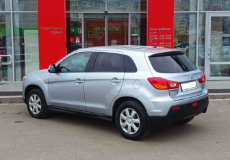 Подержанный автомобиль Mitsubishi ASX 2012 года (7 фото)