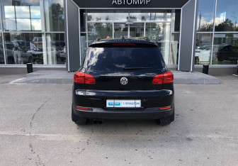 Подержанный автомобиль Volkswagen Tiguan 2011 года (6 фото)