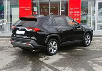 Подержанный автомобиль Toyota RAV4 2020 года (5 фото)