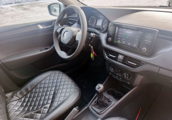 Подержанный автомобиль Skoda Rapid Liftback 2020 года (13 фото)