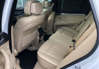 Подержанный автомобиль BMW X5 2008 года (13 фото)