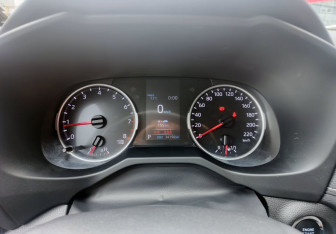 Подержанный автомобиль Toyota RAV4 2020 года (13 фото)