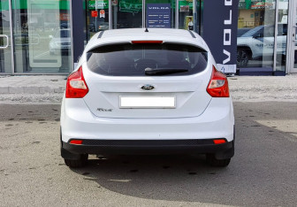 Подержанный автомобиль Ford Focus Hatchback 2012 года (6 фото)
