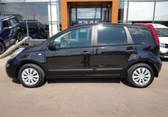 Подержанный автомобиль Nissan Note 2007 года (8 фото)