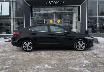 Подержанный автомобиль Hyundai Elantra Sedan 2017 года (4 фото)