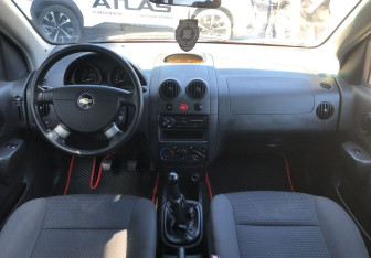 Подержанный автомобиль Chevrolet Aveo Hatchback 2006 года (10 фото)
