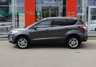 Подержанный автомобиль Ford Kuga 2017 года (8 фото)