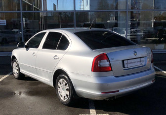 Подержанный автомобиль Skoda Octavia Liftback 2013 года (7 фото)
