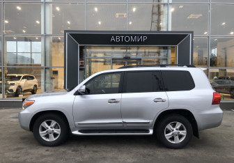 Подержанный автомобиль Toyota Land Cruiser Suv 2013 года (8 фото)