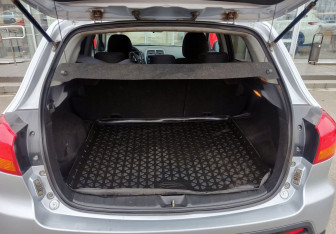 Подержанный автомобиль Mitsubishi ASX 2012 года (12 фото)