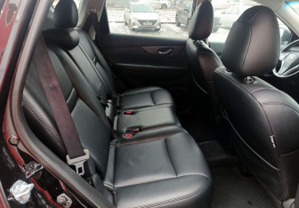 Подержанный автомобиль Nissan X-Trail 2017 года (16 фото)