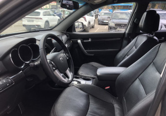 Подержанный автомобиль Kia Sorento 2012 года (9 фото)