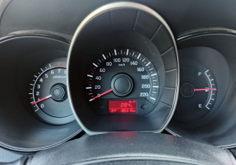 Подержанный автомобиль Kia Rio Sedan 2015 года (12 фото)