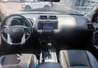 Подержанный автомобиль Toyota Land Cruiser Prado 2014 года (15 фото)