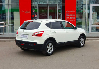 Подержанный автомобиль Nissan Qashqai 2012 года (5 фото)