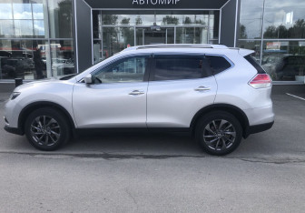 Подержанный автомобиль Nissan X-Trail 2015 года (8 фото)