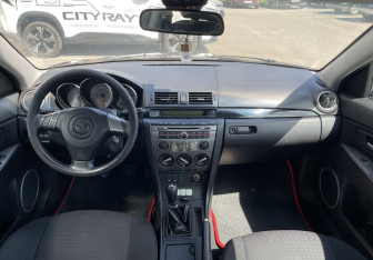 Подержанный автомобиль Mazda 3 Sedan 2006 года (10 фото)