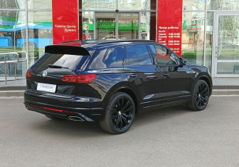Подержанный автомобиль Volkswagen Touareg 2020 года (5 фото)