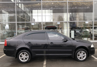 Подержанный автомобиль Skoda Octavia Liftback 2007 года (4 фото)