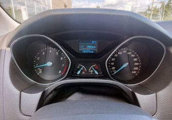 Подержанный автомобиль Ford Focus Sedan 2013 года (13 фото)
