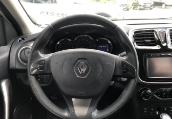 Подержанный автомобиль Renault Sandero 2014 года (12 фото)