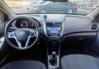 Подержанный автомобиль Hyundai Solaris Sedan 2012 года (15 фото)