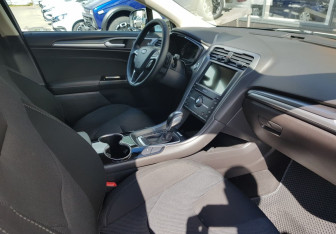 Подержанный автомобиль Ford Mondeo Sedan 2017 года (9 фото)