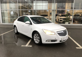 Подержанный автомобиль Opel Insignia Liftback 2010 года (3 фото)