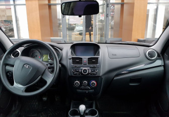 Подержанный автомобиль LADA (ВАЗ) Kalina Hatchback 2013 года (11 фото)