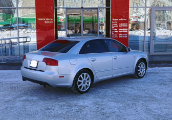Подержанный автомобиль Audi A4 Sedan 2004 года (5 фото)