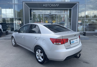 Подержанный автомобиль Kia Cerato Sedan 2011 года (7 фото)