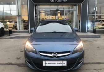 Подержанный автомобиль Opel Astra Sedan 2013 года (2 фото)