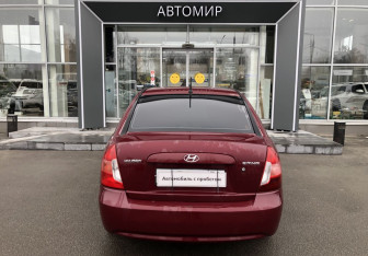 Подержанный автомобиль Hyundai Verna Sedan 2007 года (6 фото)
