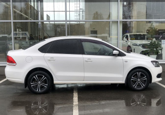 Подержанный автомобиль Volkswagen Polo Sedan 2012 года (4 фото)