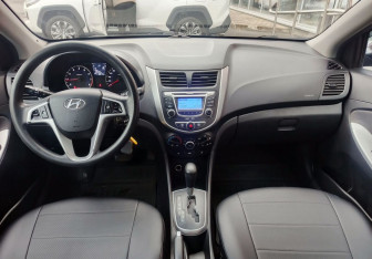 Подержанный автомобиль Hyundai Solaris Hatchback 2011 года (15 фото)