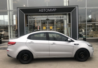 Подержанный автомобиль Kia Rio Sedan 2017 года (8 фото)