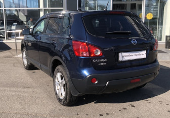 Подержанный автомобиль Nissan Qashqai 2009 года (7 фото)