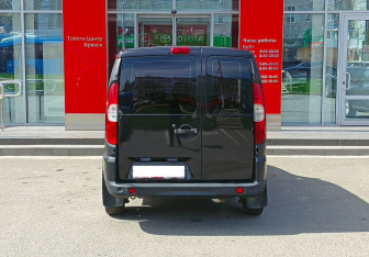 Подержанный автомобиль Fiat Doblo 2011 года (6 фото)