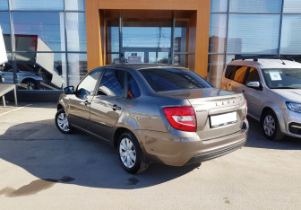 Подержанный автомобиль LADA (ВАЗ) Granta Sedan 2018 года (7 фото)