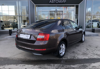 Подержанный автомобиль Skoda Octavia Liftback 2014 года (5 фото)