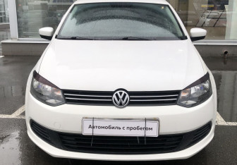 Подержанный автомобиль Volkswagen Polo Sedan 2012 года (2 фото)
