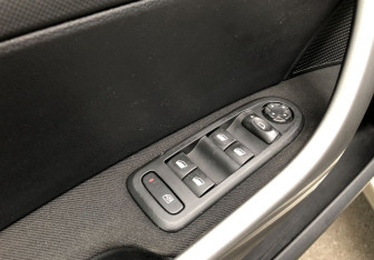 Подержанный автомобиль Peugeot 408 2012 года (13 фото)